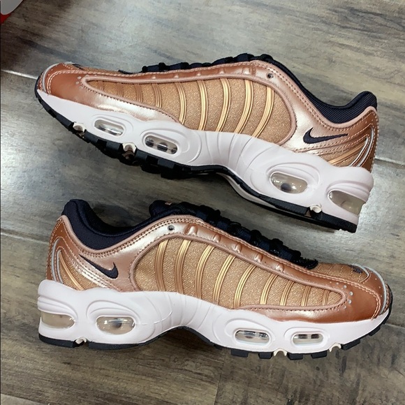 NIKE W AIR MAX TAILWIND IV - Picture 12 of 16